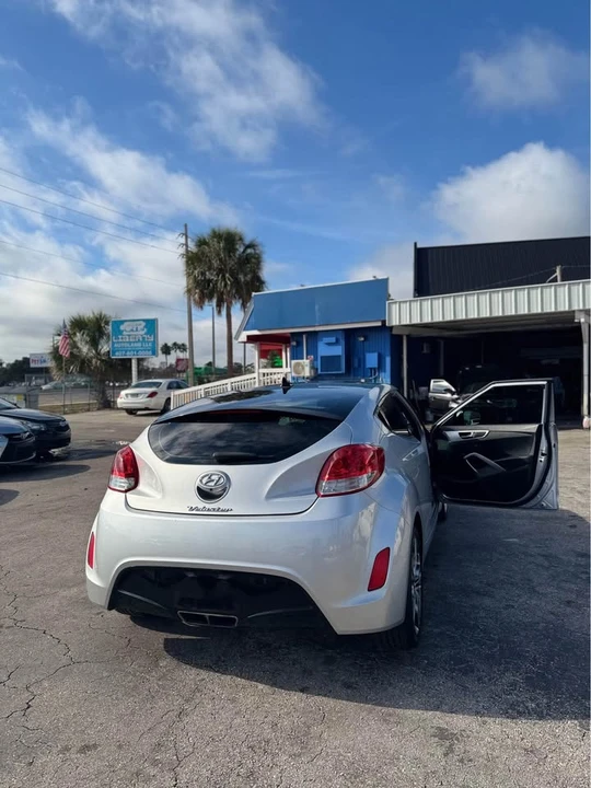 2017 Hyundai Veloster - Image 3 of 7