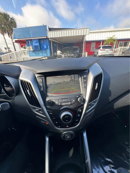 2017 Hyundai Veloster - Image 6 of 7