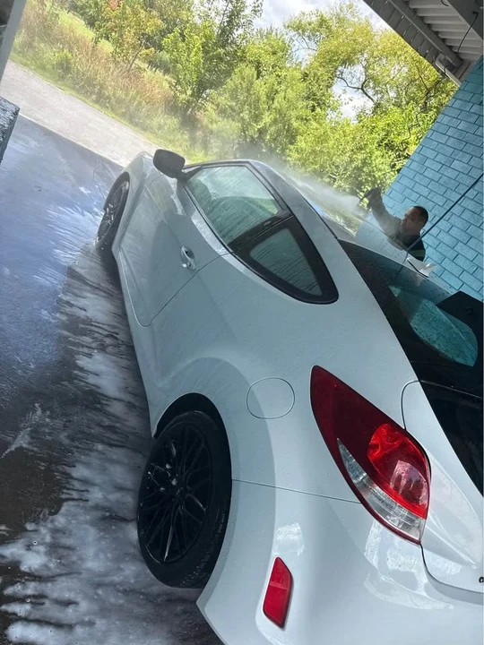 2017 Hyundai Veloster - Image 4 of 10