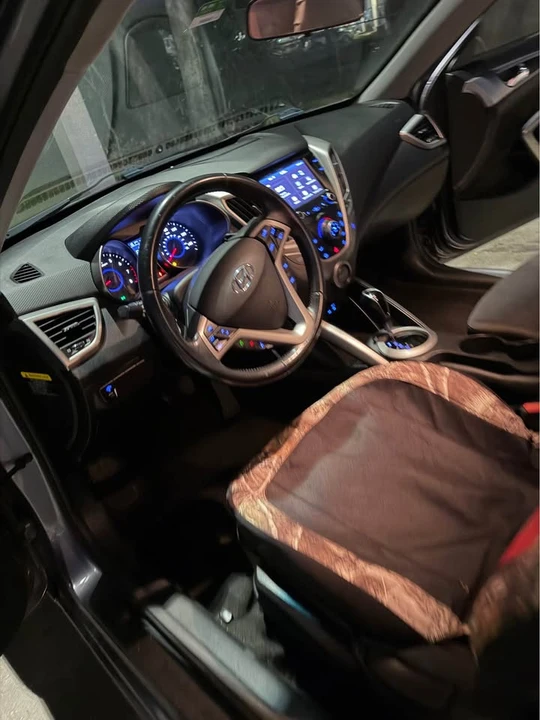 2017 Hyundai Veloster - Image 10 of 12