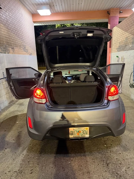 2017 Hyundai Veloster - Image 4 of 12