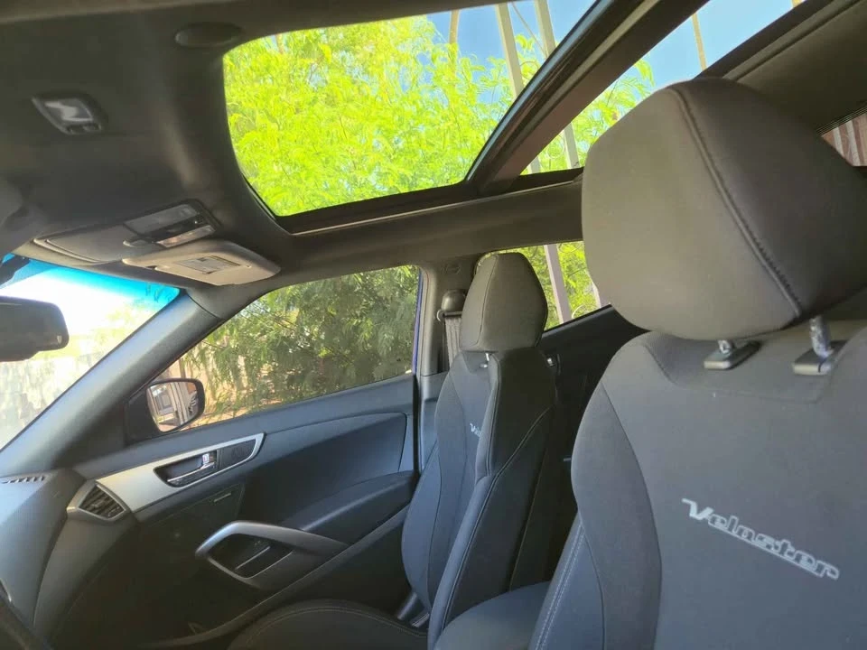 2017 Hyundai Veloster - Image 6 of 8