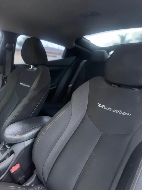 2017 Hyundai Veloster - Image 8 of 10