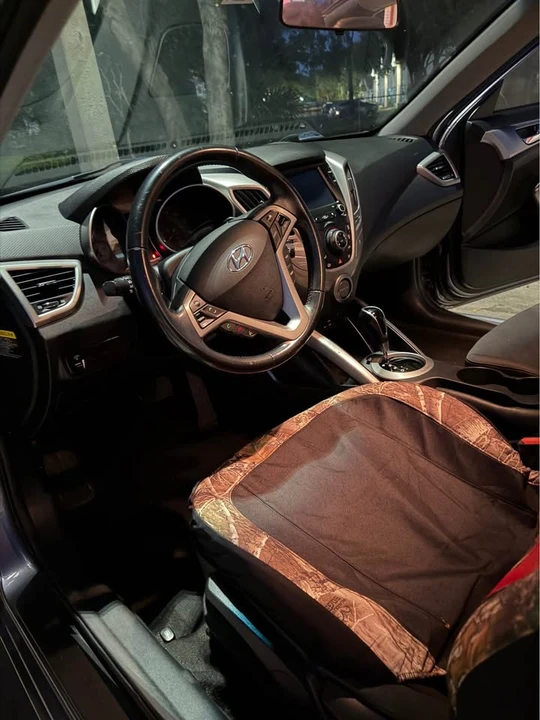 2017 Hyundai Veloster - Image 11 of 12