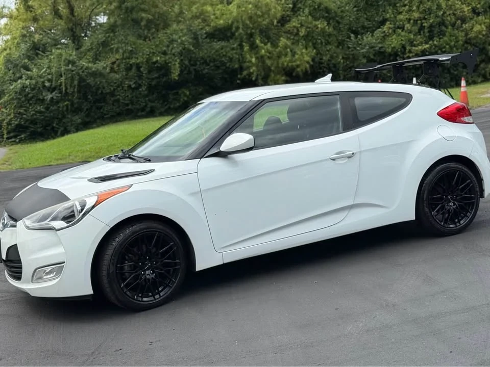 2017 Hyundai Veloster - Image 8 of 10