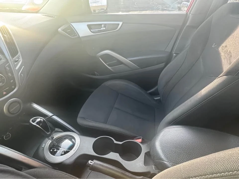 2017 Hyundai Veloster - Image 10 of 11
