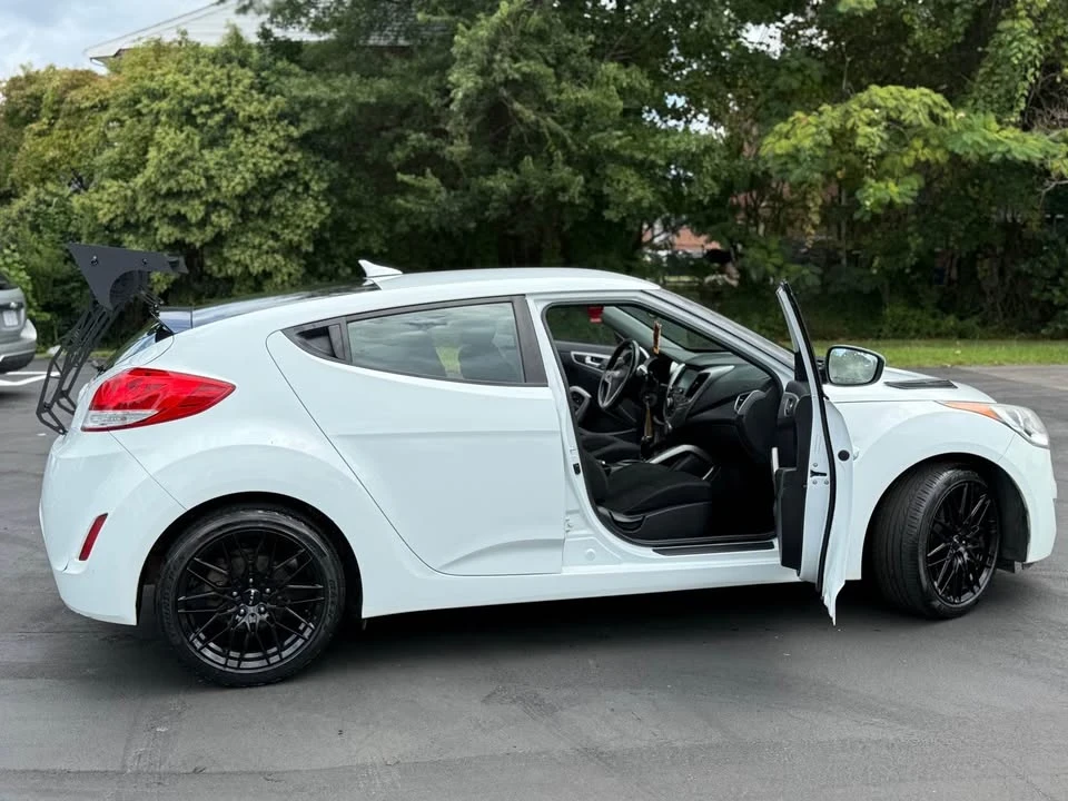 2017 Hyundai Veloster - Image 3 of 10
