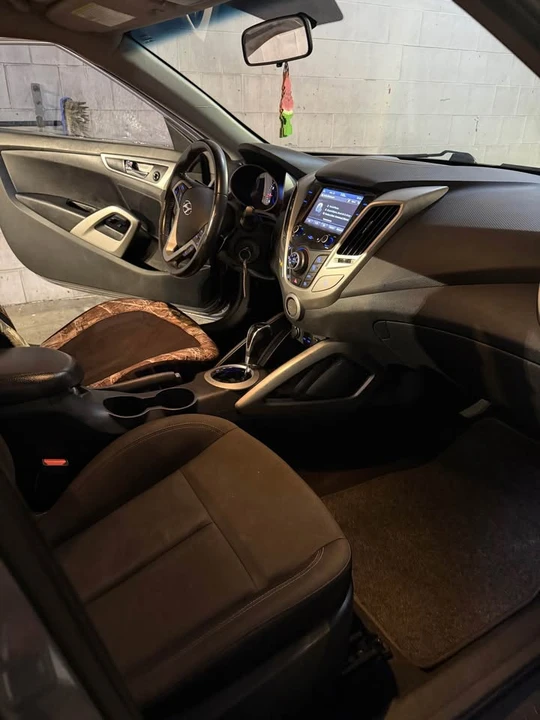 2017 Hyundai Veloster - Image 2 of 12