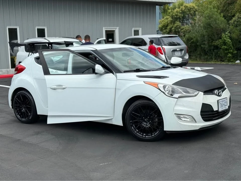 2017 Hyundai Veloster - Image 2 of 10