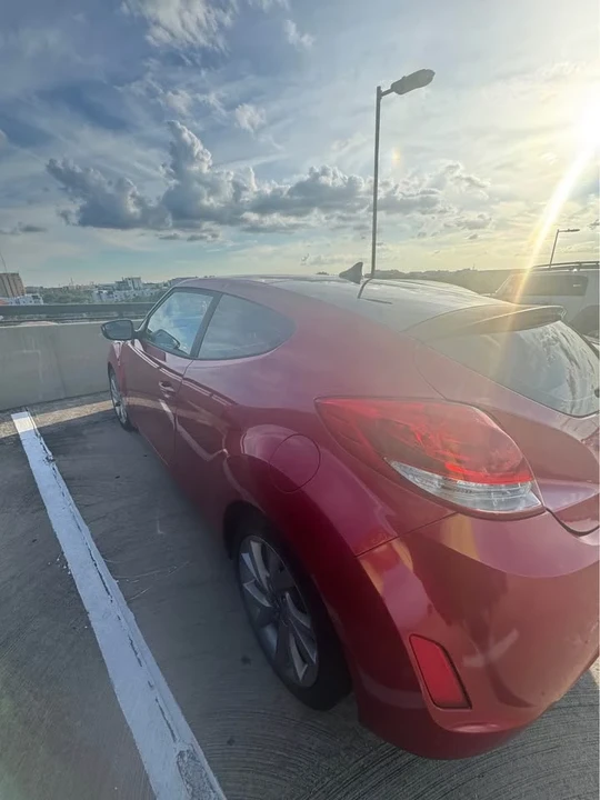2017 Hyundai Veloster - Image 4 of 11