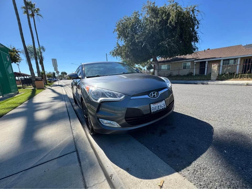 2017 Hyundai Veloster - Image 4 of 9