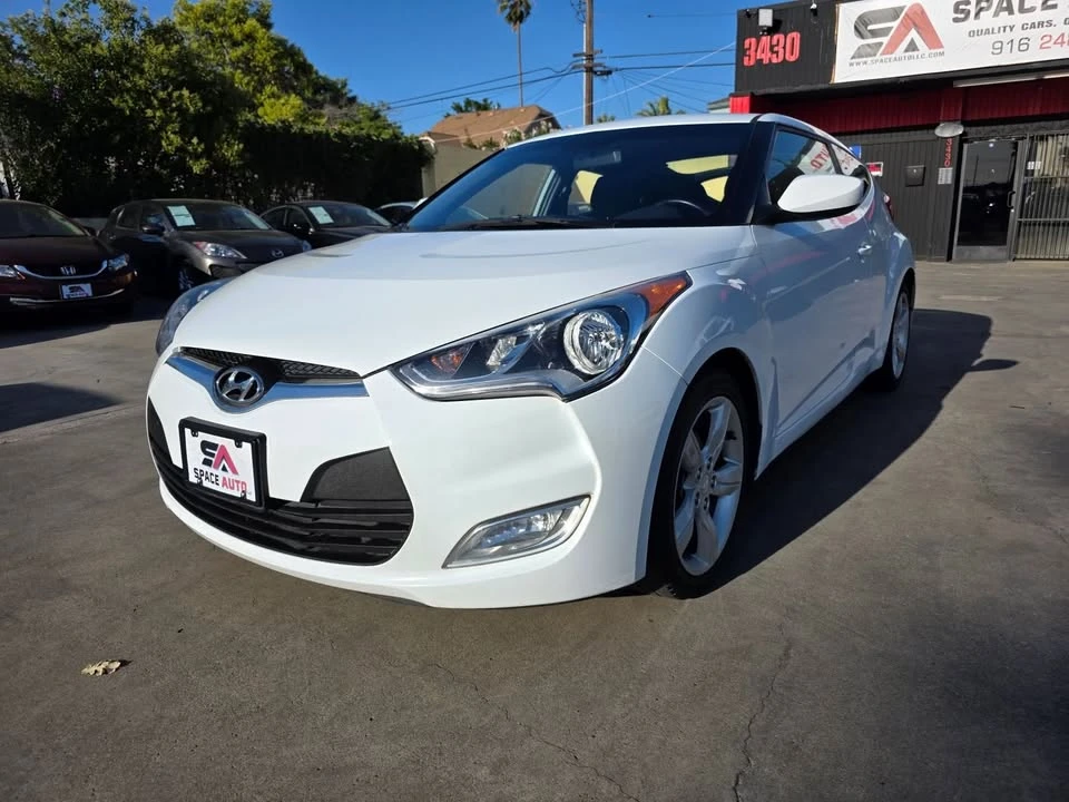 2017 Hyundai Veloster - Image 2 of 20