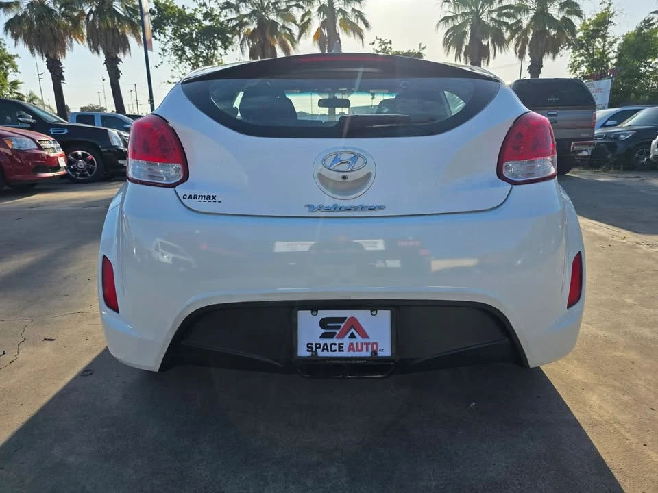 2017 Hyundai Veloster - Image 7 of 20