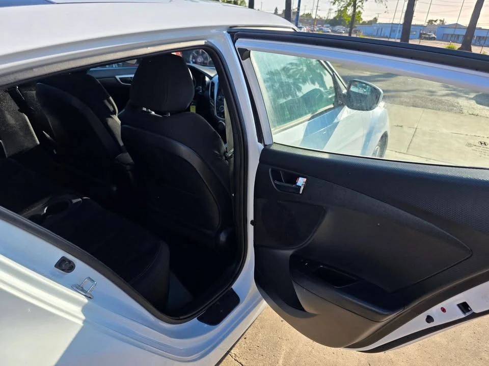 2017 Hyundai Veloster - Image 15 of 20