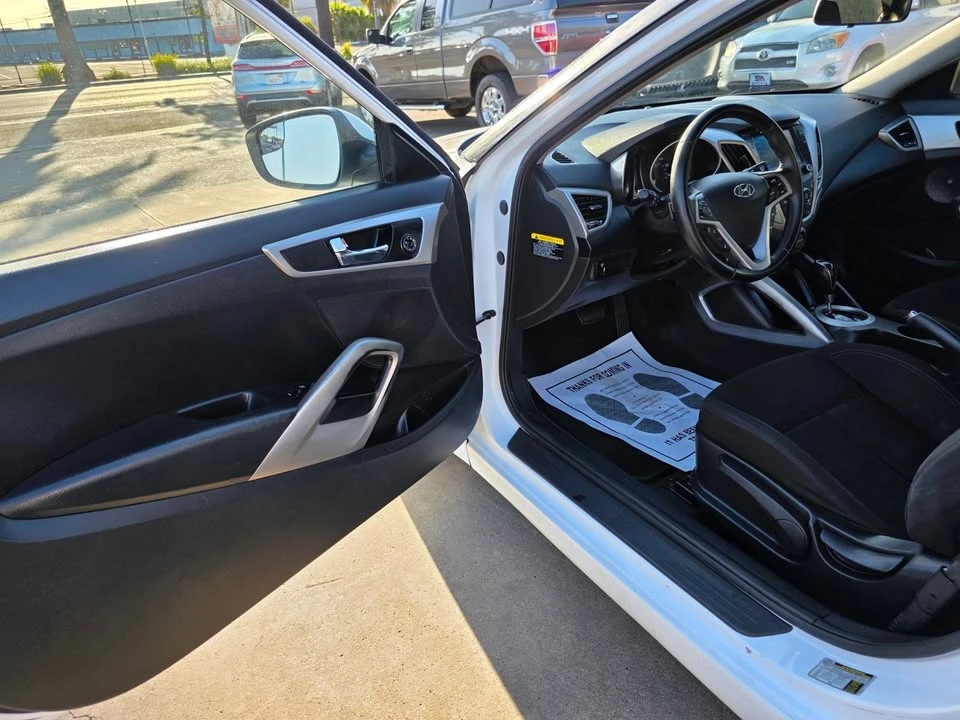 2017 Hyundai Veloster - Image 10 of 20