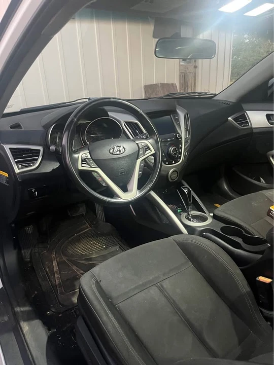 2017 Hyundai Veloster - Image 7 of 9