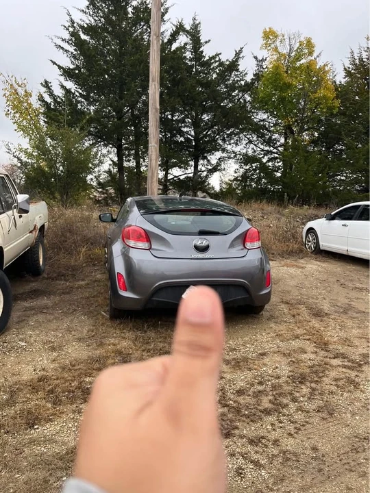 2017 Hyundai Veloster - Image 2 of 6