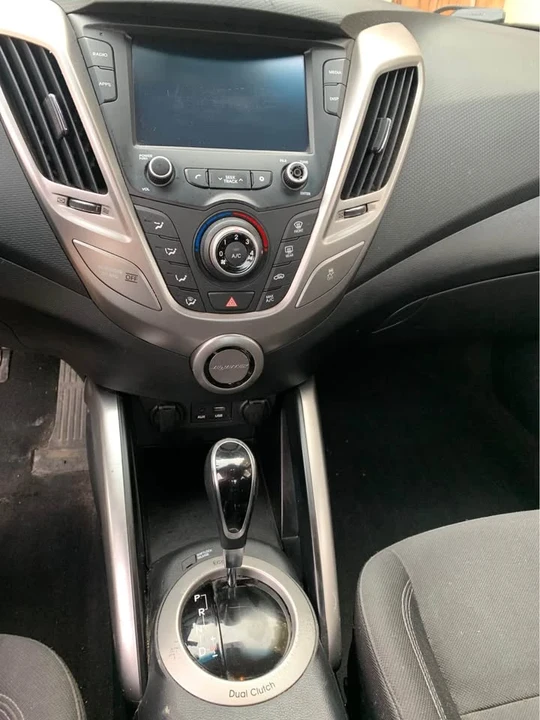 2017 Hyundai Veloster - Image 6 of 10