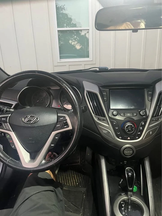2017 Hyundai Veloster - Image 8 of 9
