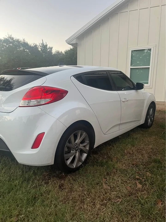 2017 Hyundai Veloster - Image 4 of 9
