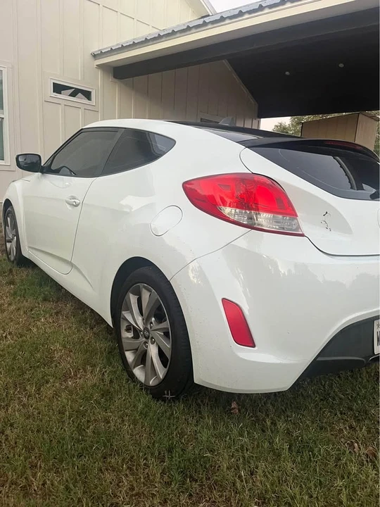 2017 Hyundai Veloster - Image 6 of 9