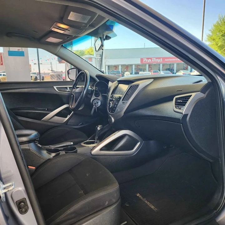 2017 Hyundai Veloster - Image 10 of 13