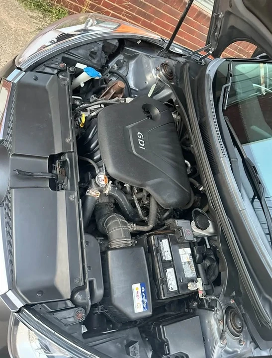2017 Hyundai Veloster - Image 6 of 10