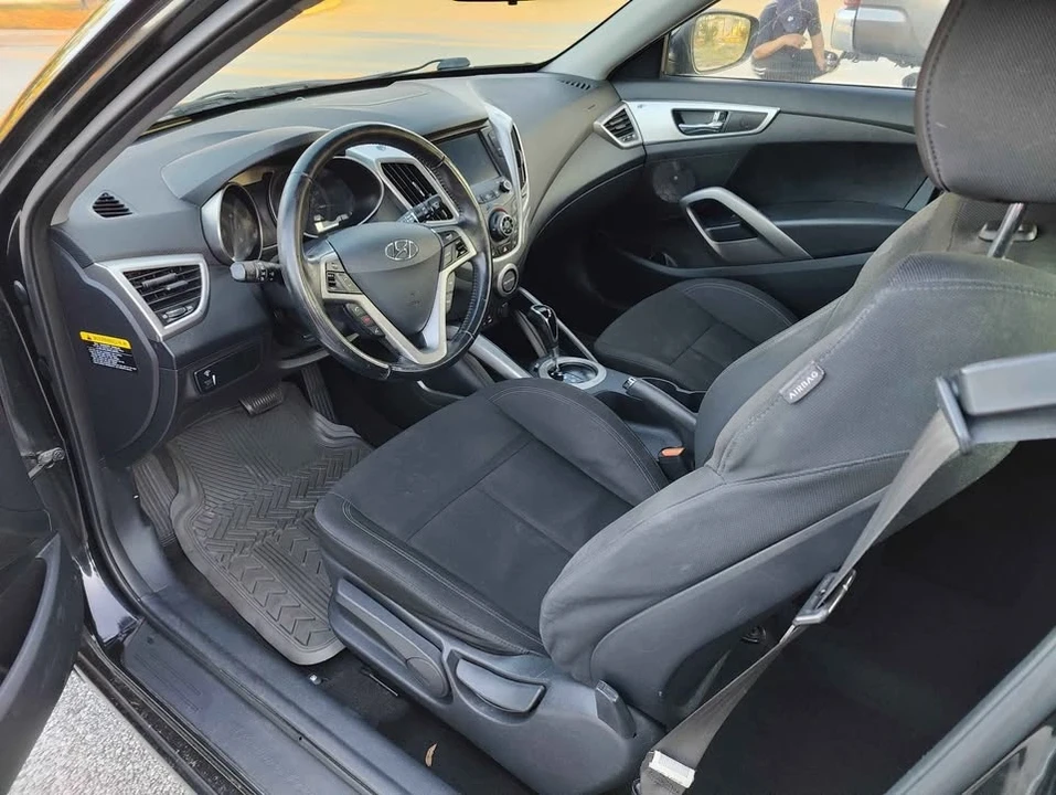 2017 Hyundai Veloster - Image 4 of 9