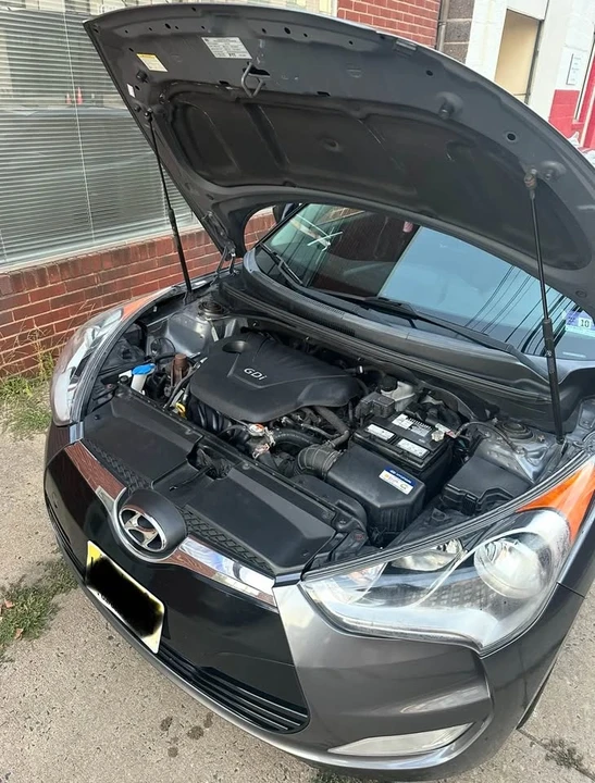 2017 Hyundai Veloster - Image 2 of 10