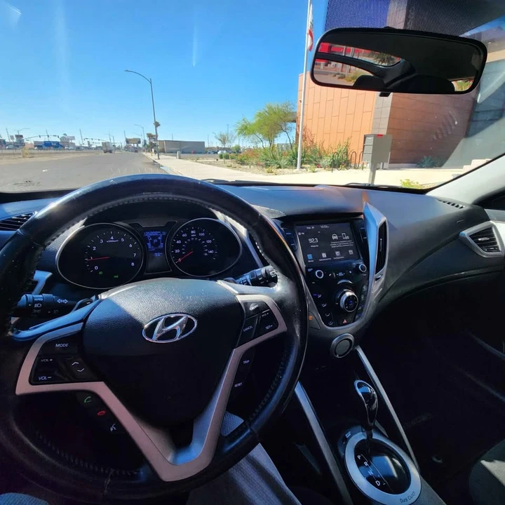 2017 Hyundai Veloster - Image 9 of 13