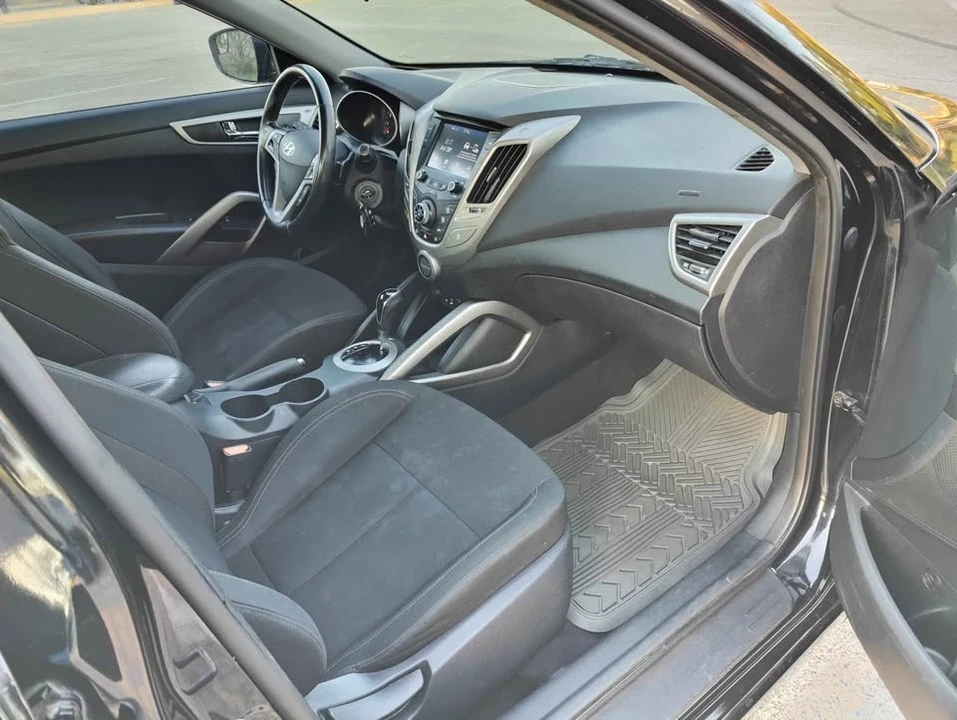 2017 Hyundai Veloster - Image 6 of 9