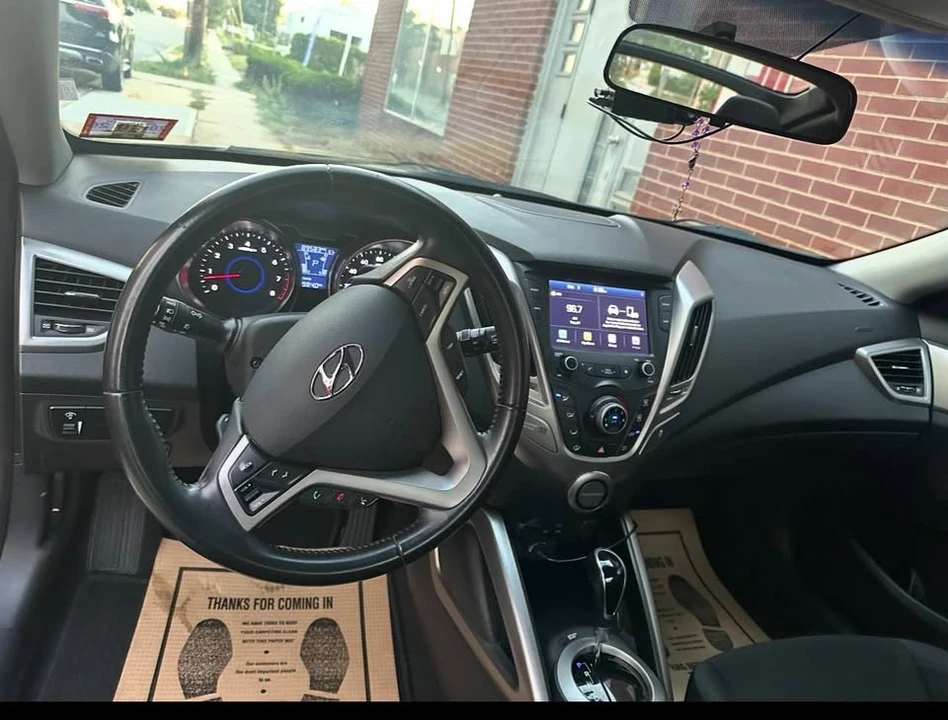 2017 Hyundai Veloster - Image 10 of 10