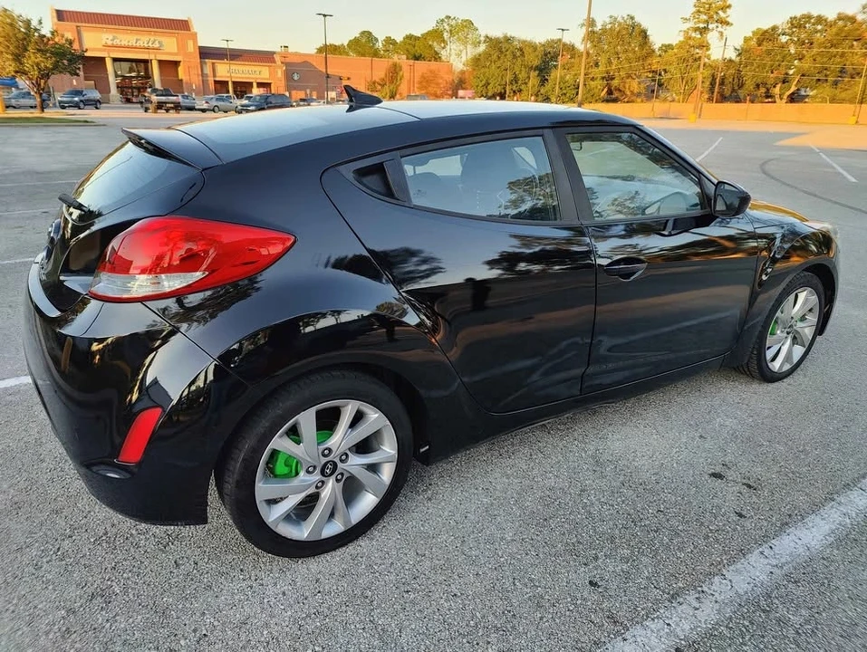 2017 Hyundai Veloster - Image 2 of 9