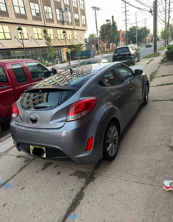 2017 Hyundai Veloster - Image 8 of 10