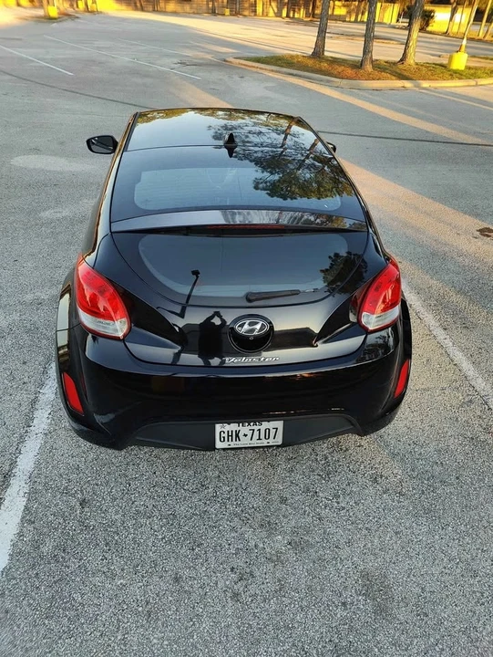 2017 Hyundai Veloster - Image 8 of 9