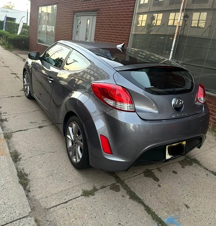 2017 Hyundai Veloster - Image 7 of 10