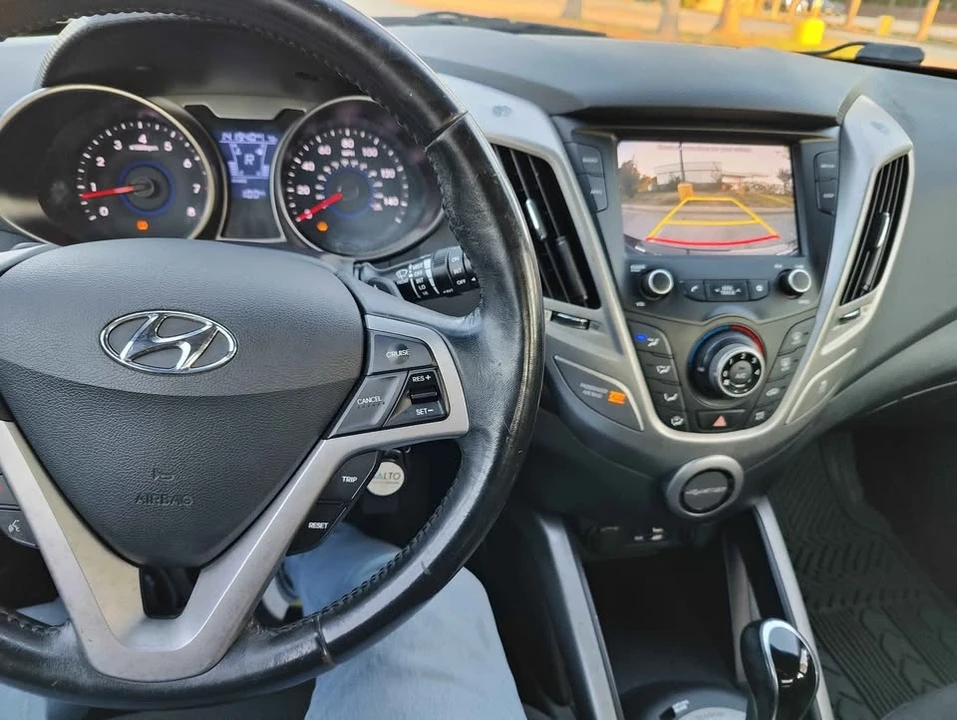 2017 Hyundai Veloster - Image 5 of 9