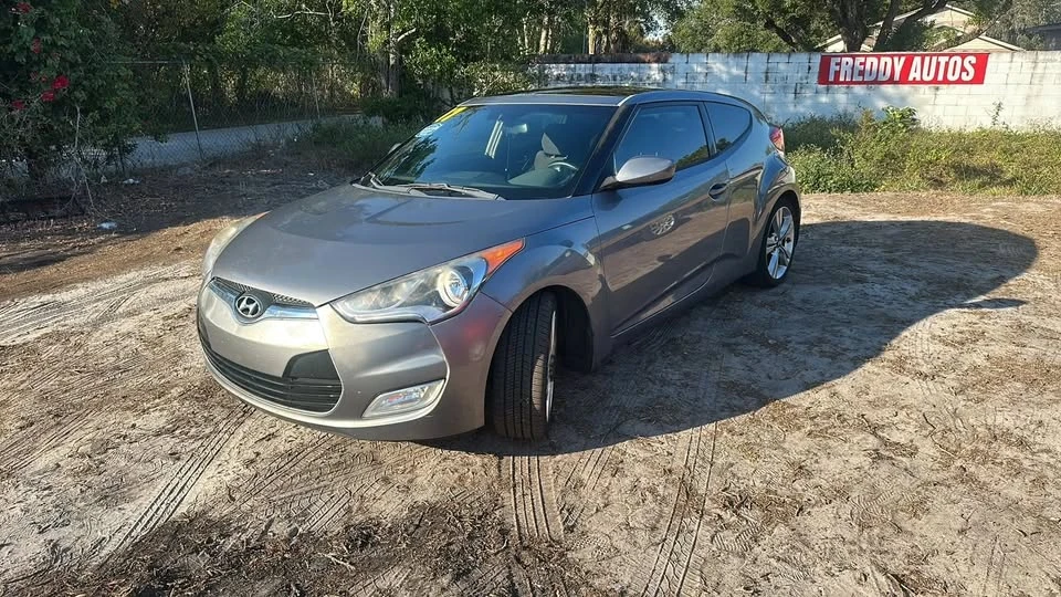 2017 Hyundai Veloster - Image 2 of 18