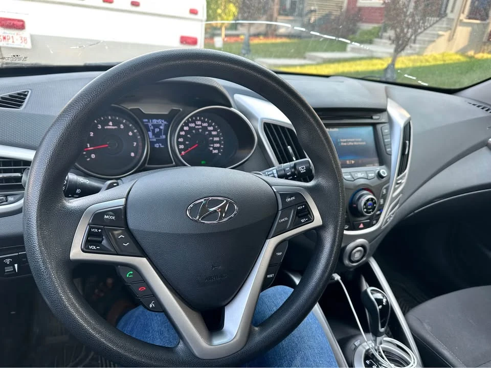 2017 Hyundai Veloster - Image 9 of 10