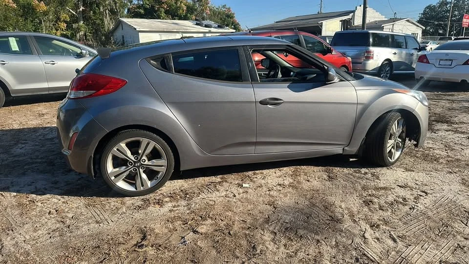 2017 Hyundai Veloster - Image 7 of 18