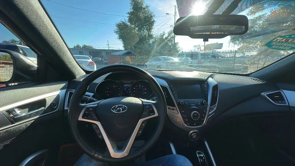 2017 Hyundai Veloster - Image 9 of 18