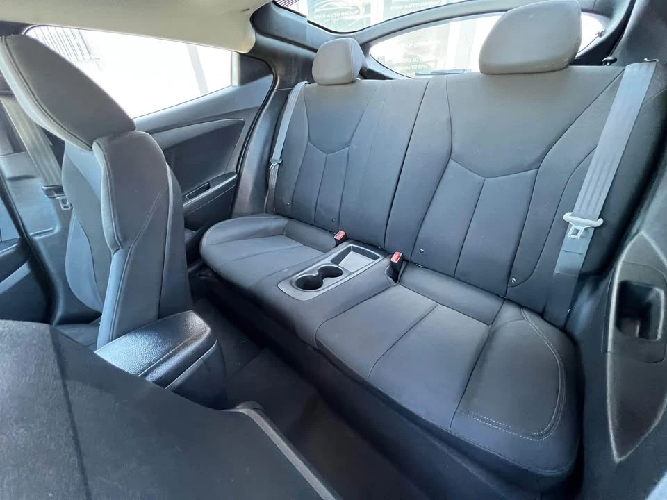 2017 Hyundai Veloster - Image 6 of 9