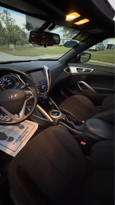 2017 Hyundai Veloster - Image 15 of 16
