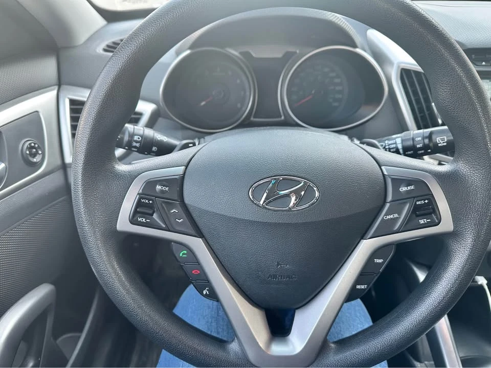 2017 Hyundai Veloster - Image 2 of 10