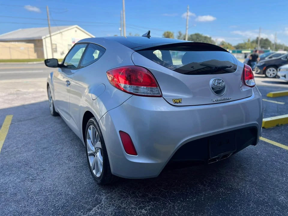 2017 Hyundai Veloster - Image 4 of 9