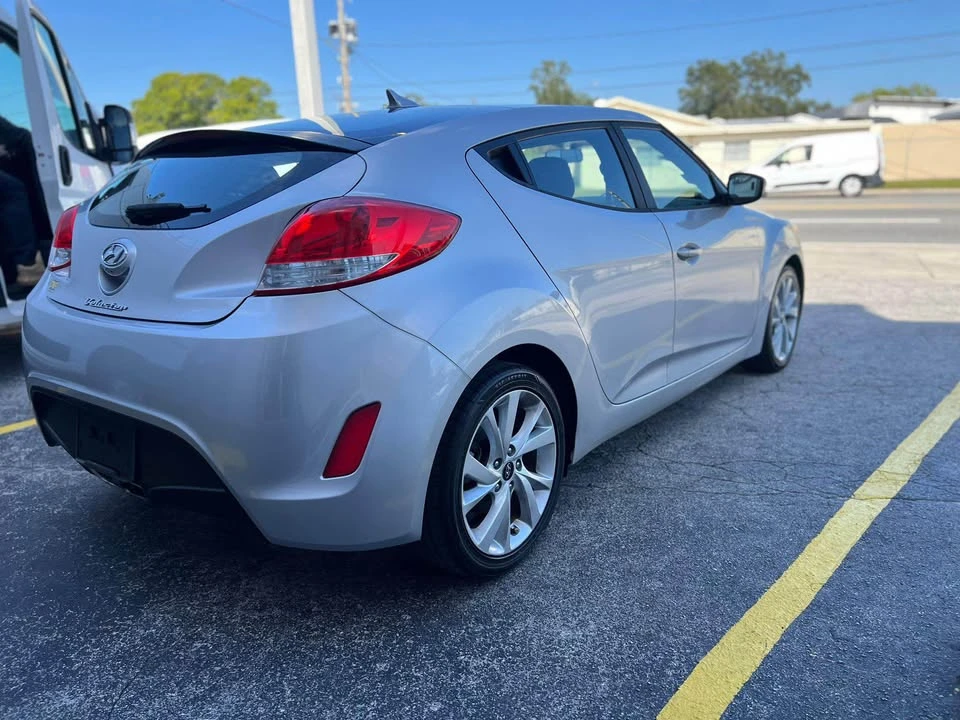 2017 Hyundai Veloster - Image 7 of 9