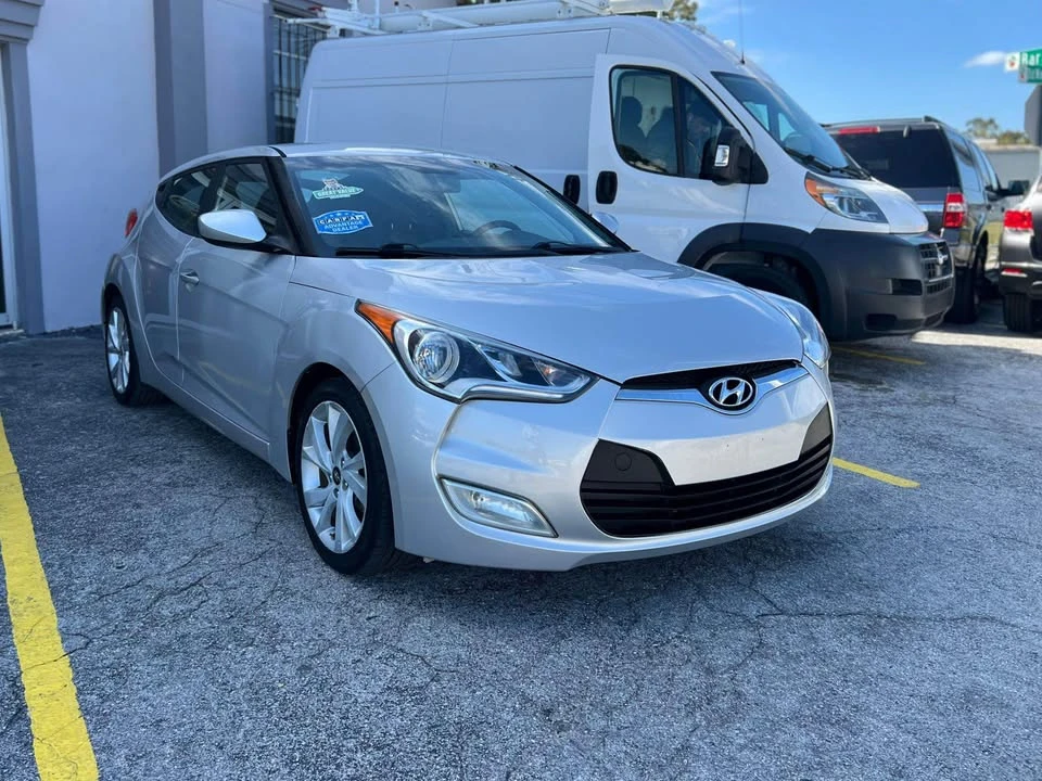 2017 Hyundai Veloster - Image 2 of 9