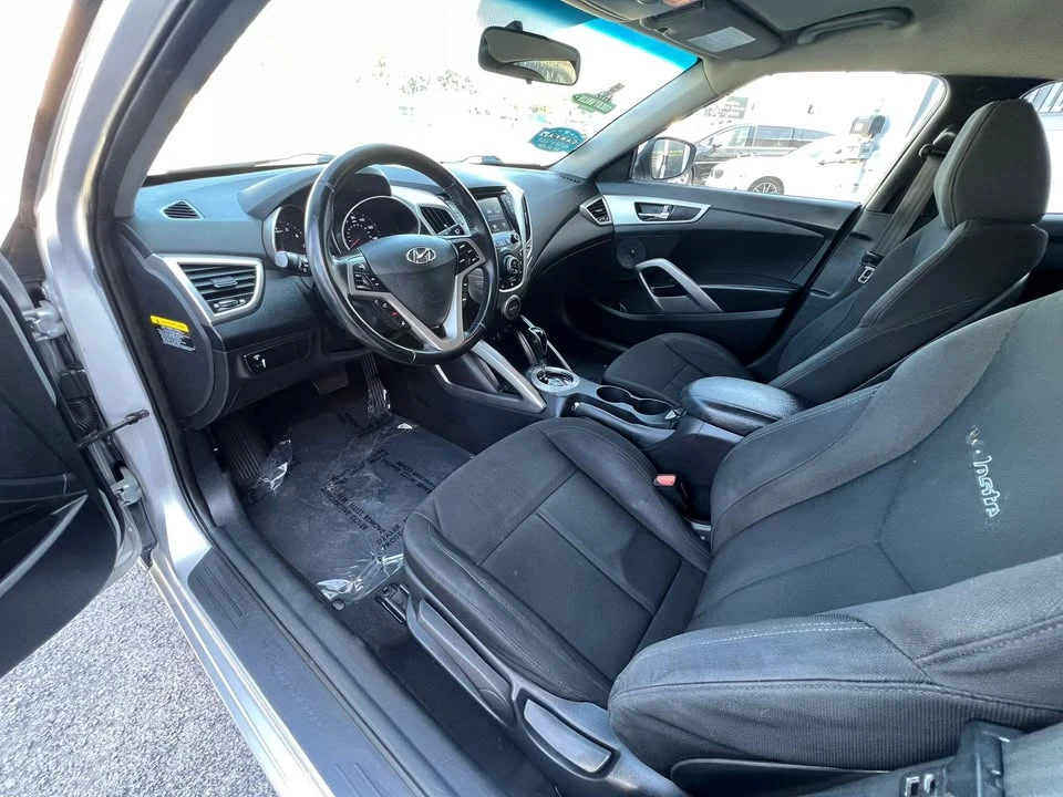 2017 Hyundai Veloster - Image 8 of 9