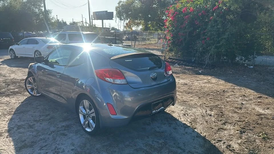 2017 Hyundai Veloster - Image 4 of 18