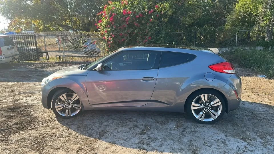 2017 Hyundai Veloster - Image 3 of 18